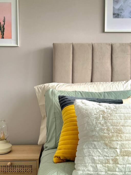 Quirky, Family Home In Glasgow Cardonald Экстерьер фото