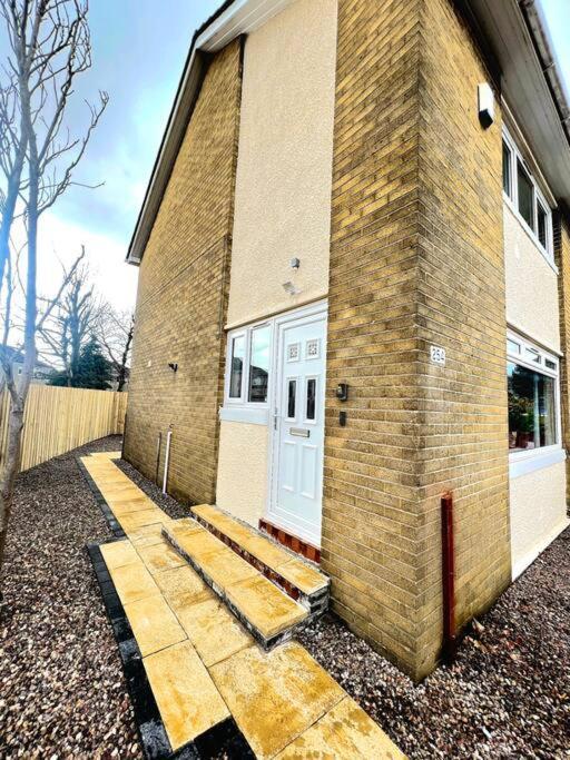 Quirky, Family Home In Glasgow Cardonald Экстерьер фото