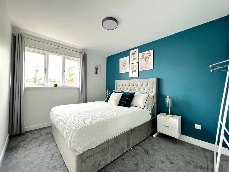 Quirky, Family Home In Glasgow Cardonald Экстерьер фото